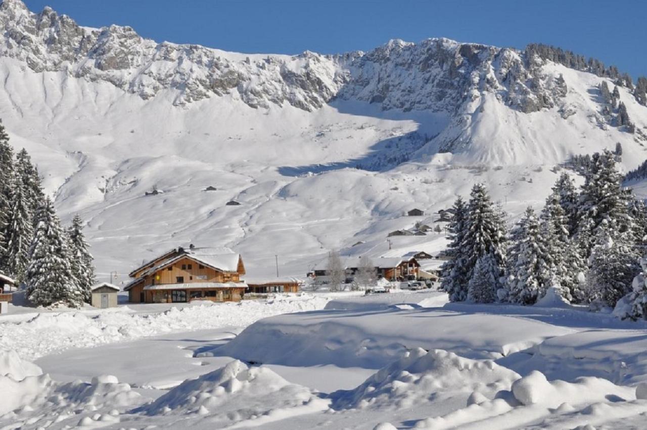 Les Roches 1500 Hotel Mieussy Buitenkant foto