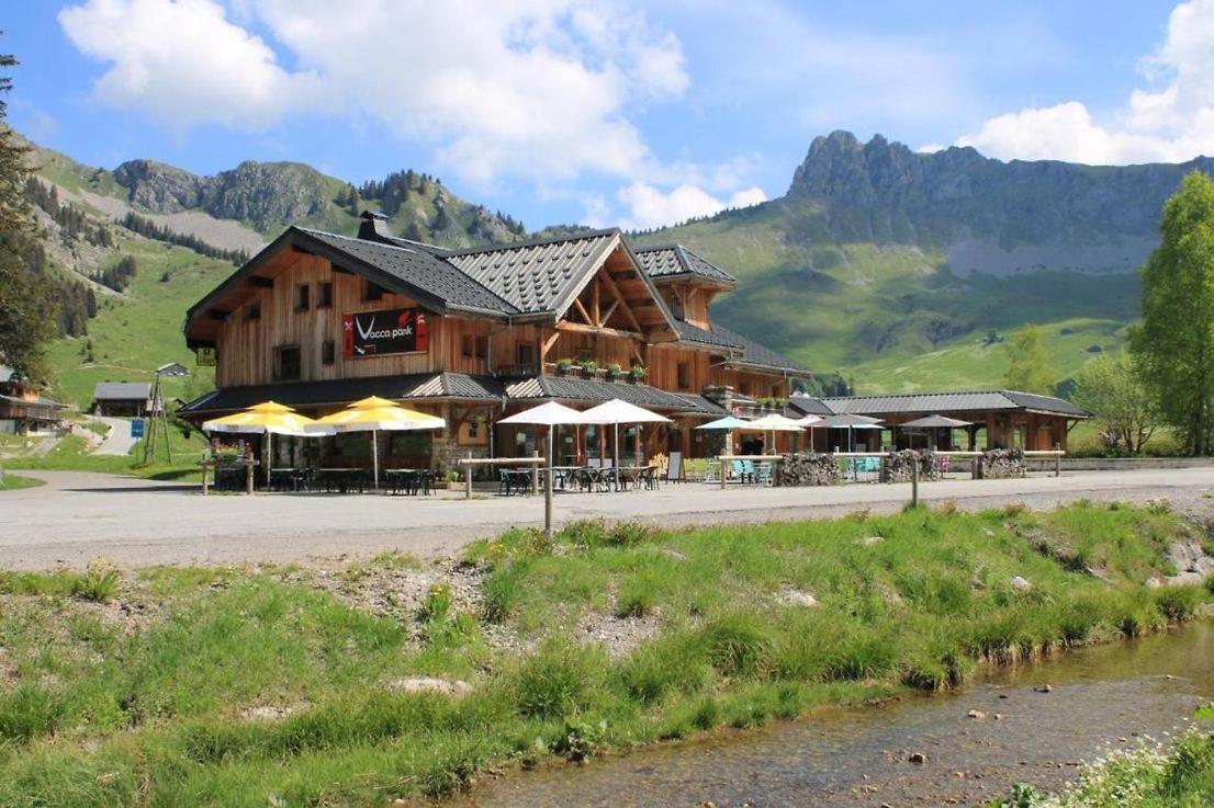 Les Roches 1500 Hotel Mieussy Buitenkant foto