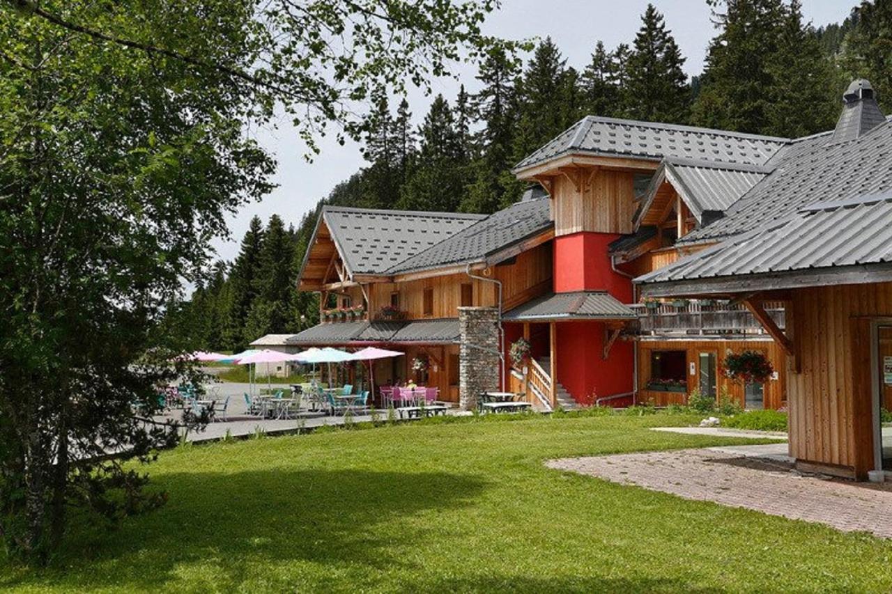 Les Roches 1500 Hotel Mieussy Buitenkant foto